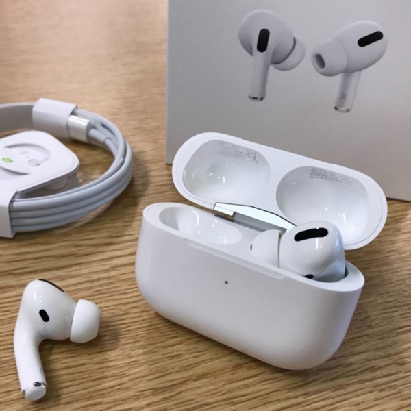 Apple задрала цены на все наушники AirPods в России после презентации