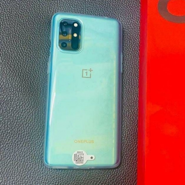 Утечка живого фото OnePlus 8T в бирюзовой расцветке за день до анонса