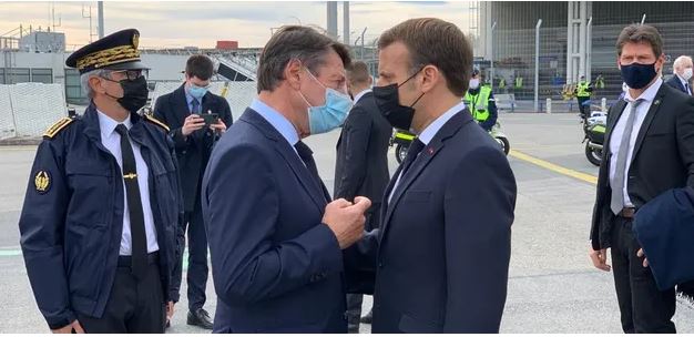 Во Франции новые попытки терактов, Макрон мобилизовал военных