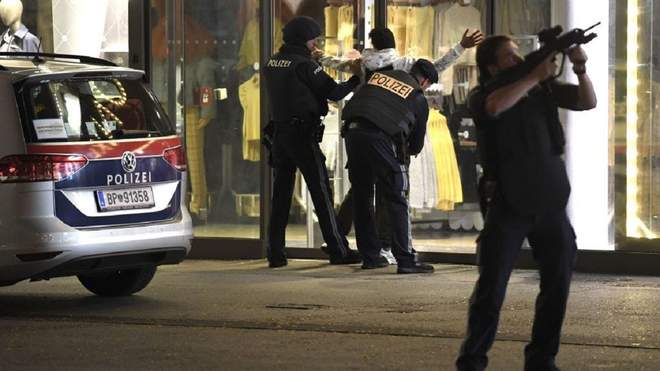 В Вене совершено шесть терактов, есть погибшие и пострадавшие