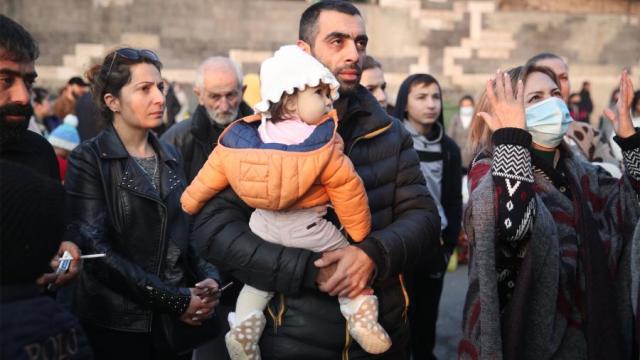 В Карабах возвращаются беженцы, Азербайджан готовит парад победы