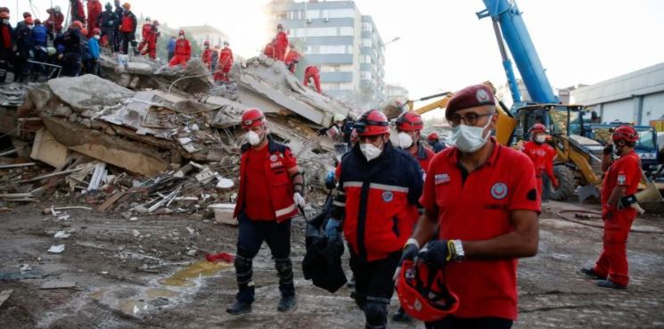 Землетрясение в Турции: количество жертв увеличилось до ста