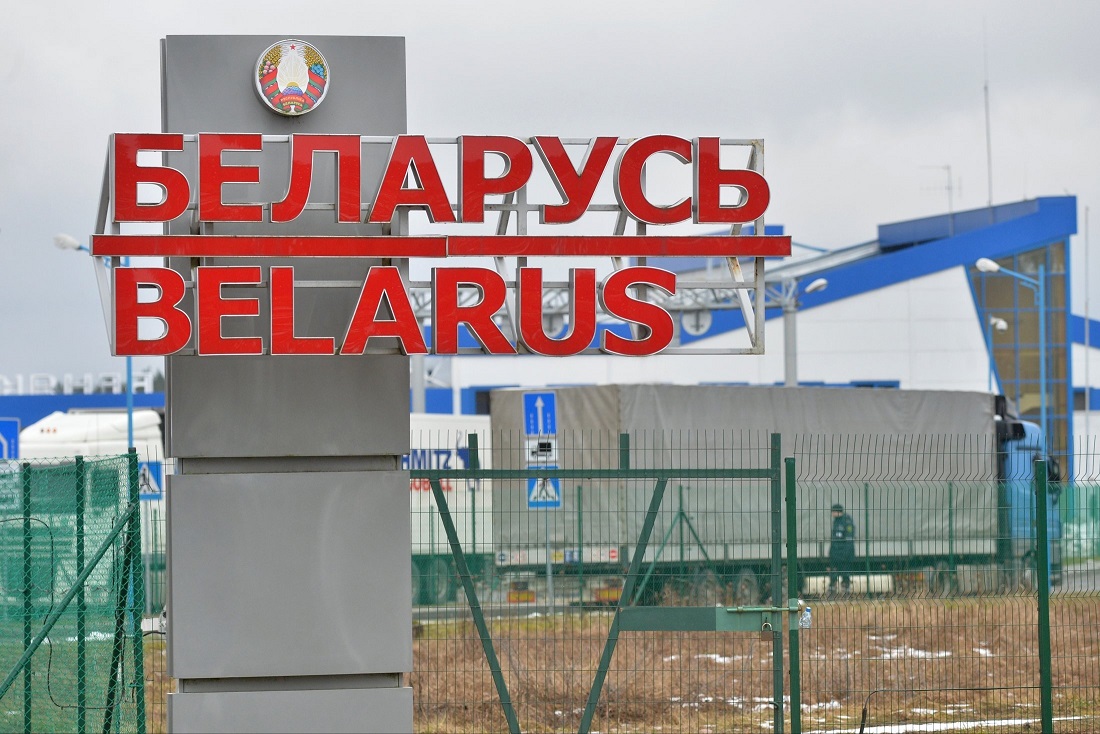 Беларусь запретила гражданам выезжать за её пределы