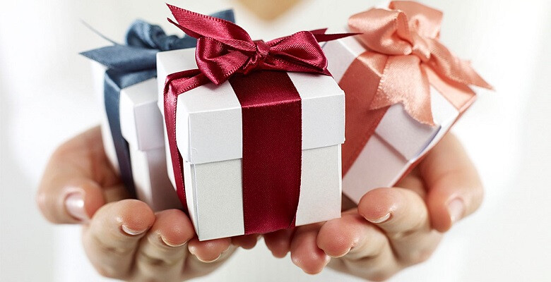 подарунок чоловікові на день народження