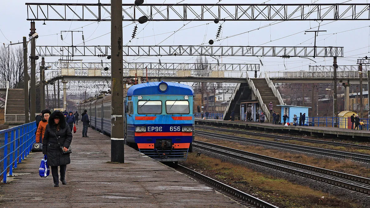 Из-за проблем с электроснабжением в Запорожье отменили почти все электрички