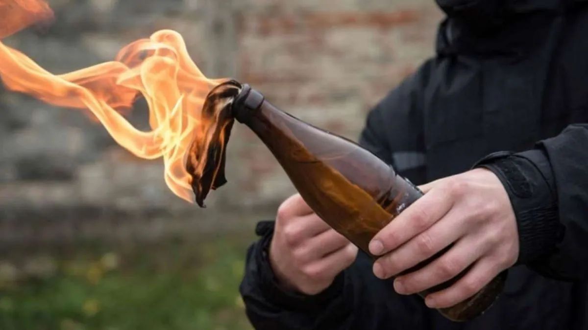 Муж из ревности облил жену бензином и поджег