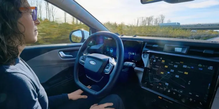 Ford бросает вызов Tesla: система вождения без рук скоро появится в массовых моделях в Европе