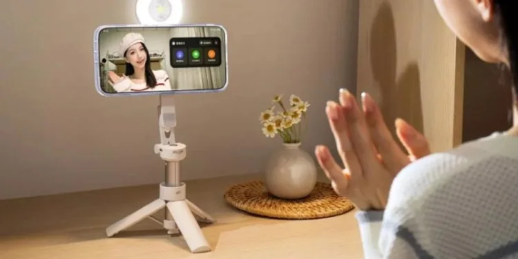 Oppo представила Magnetic Halo Flash Light — необычный аксессуар для подсветки при создании фото и видеоконтента