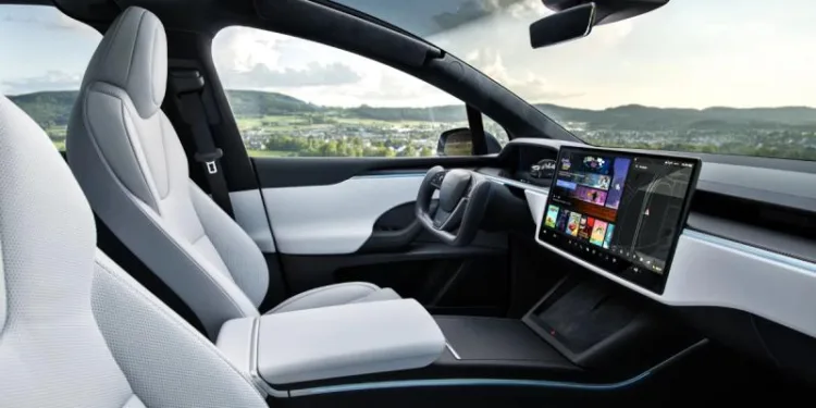 Tesla добавит поддержку Apple CarPlay для увеличения продаж автомобилей, — Bloomberg