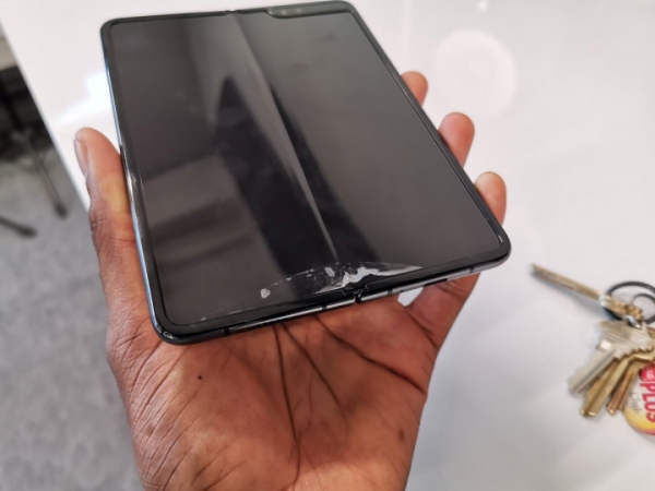 Складной смартфон Galaxy Fold отложен на неопределенный срок