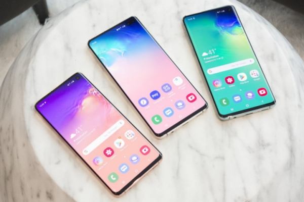 Samsung представил флагманскую серию Galaxy S10 