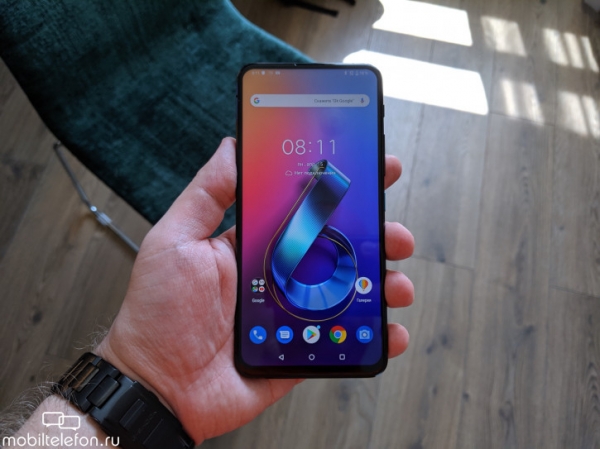 Распаковка ASUS Zenfone 6 на фото от Mobiltelefon.ru