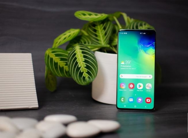 Samsung представил флагманскую серию Galaxy S10 