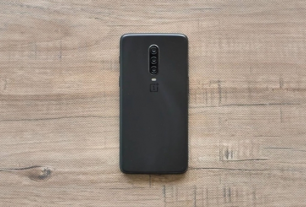 OnePlus 7 Pro впервые показал тройную камеру на фото?