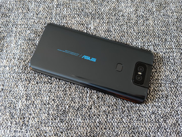 Распаковка ASUS Zenfone 6 на фото от Mobiltelefon.ru